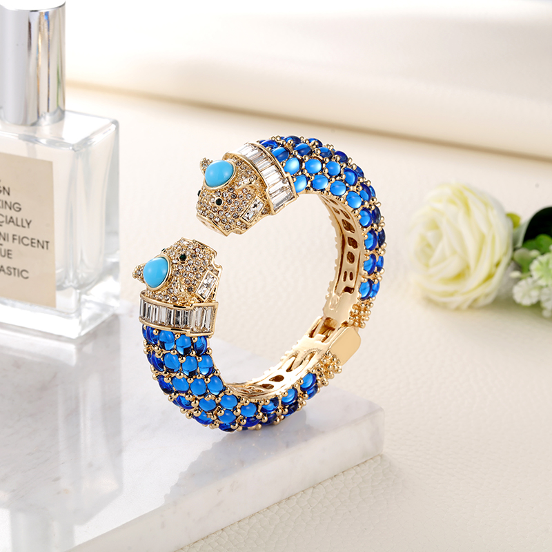 Paradise Jewelry & Watches Dolphin Mall - กำไลข้อมือรูปสัตว์ Sally's Paradise ชุบทอง ประดับเรซิ่นและคริสตัล ของขวัญวันคริสต์มาสและวันรำลึกสำหรับผู้หญิง