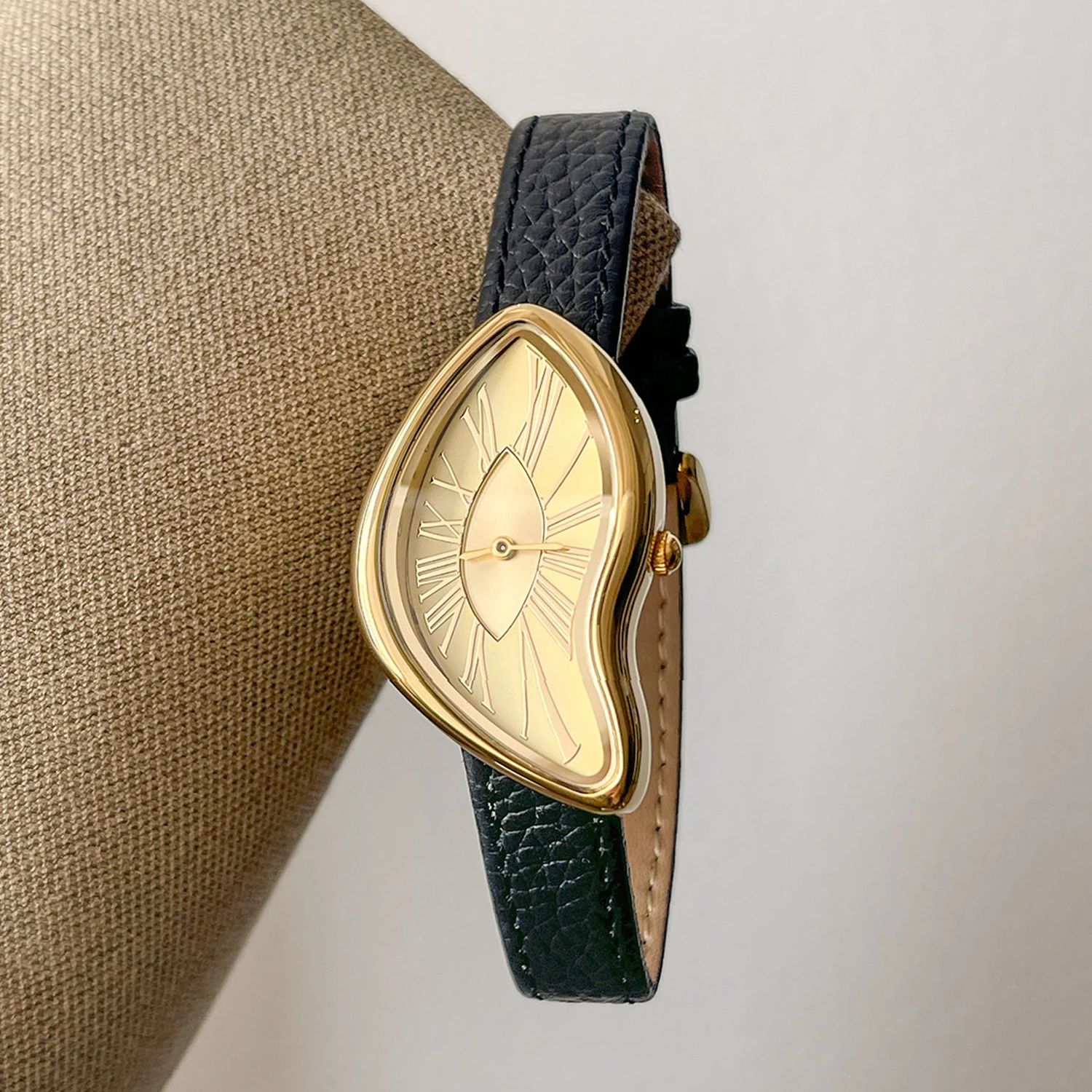 นาฬิกาข้อมือดีไซน์ย้อนยุคสุดหร - High Jewelry Watches บทวิจารณ์และราคา