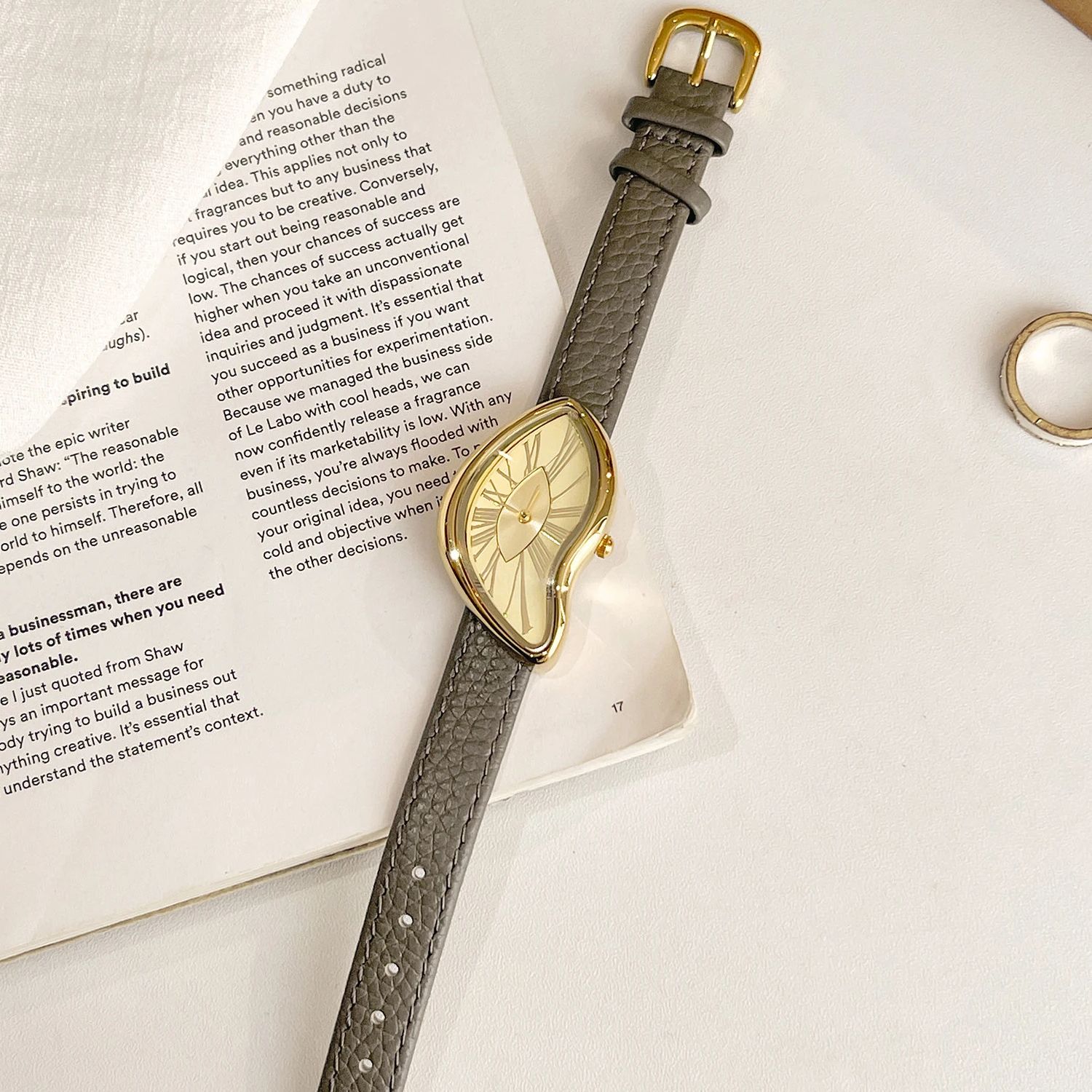 นาฬิกาข้อมือดีไซน์ย้อนยุคสุดหร - High Jewelry Watches บทวิจารณ์และราคา